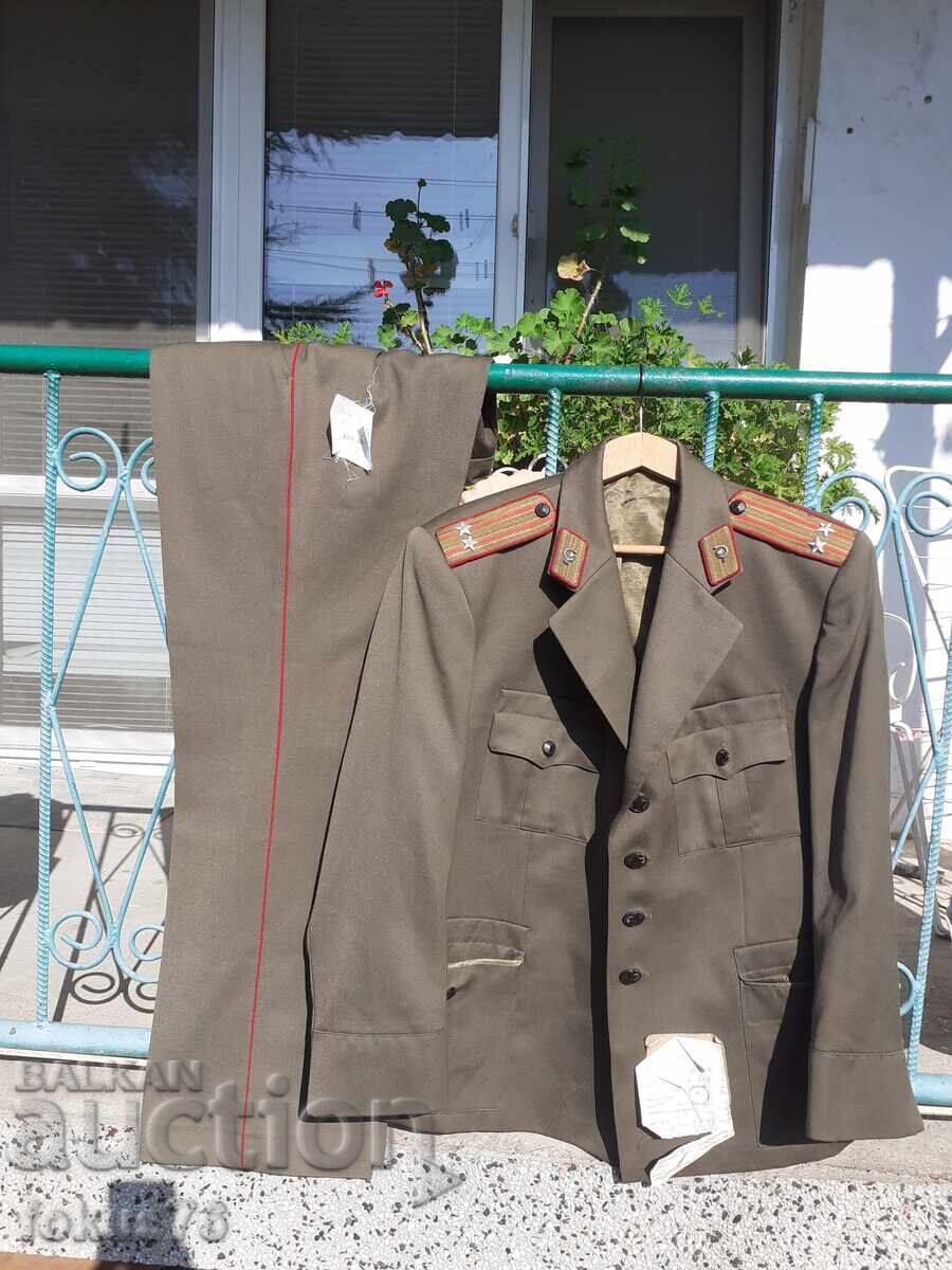 Uniformă militară VECHE SOȚ, jachetă, însemne, epoleți - ca nouă cu preț 139.00 BGN | € 71.07