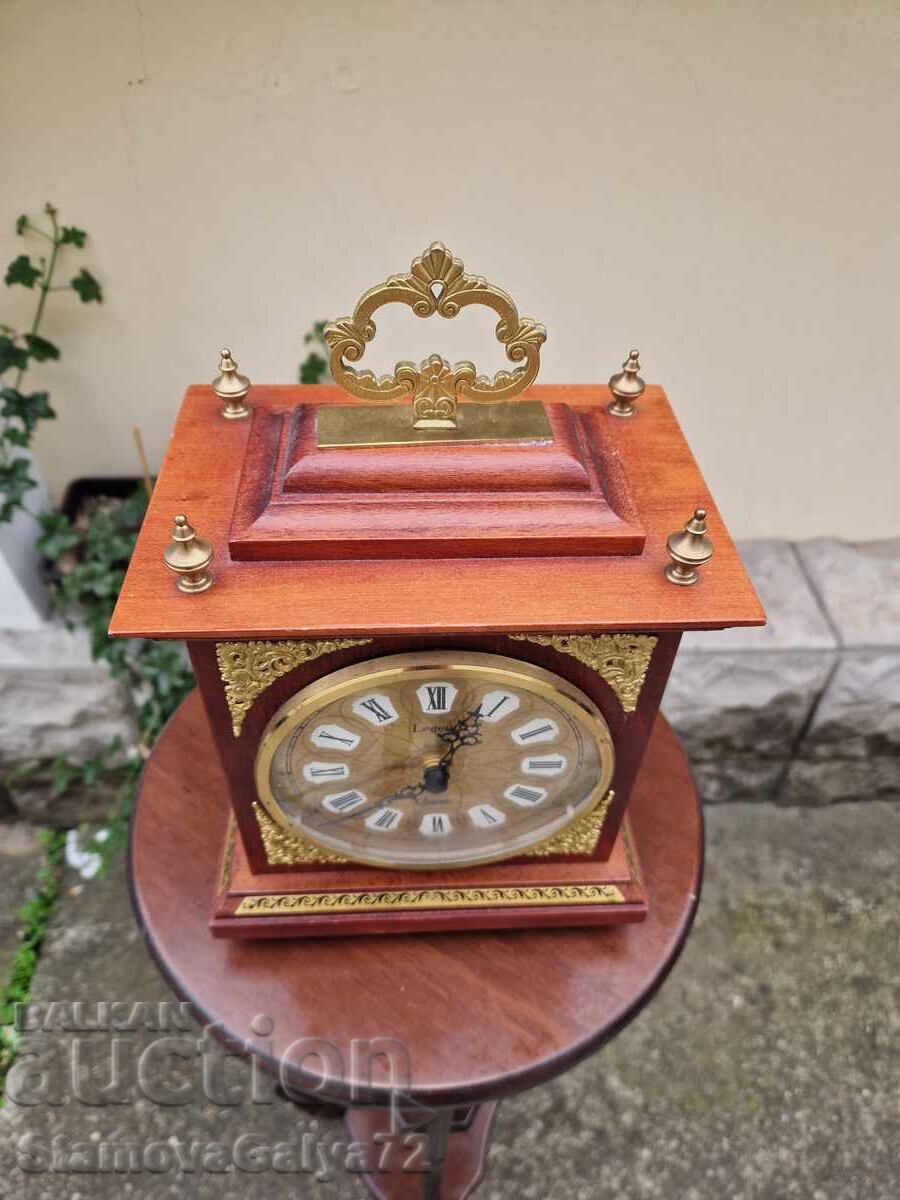 Доставка на Страхотен антикварен немски каминен часовник Legend