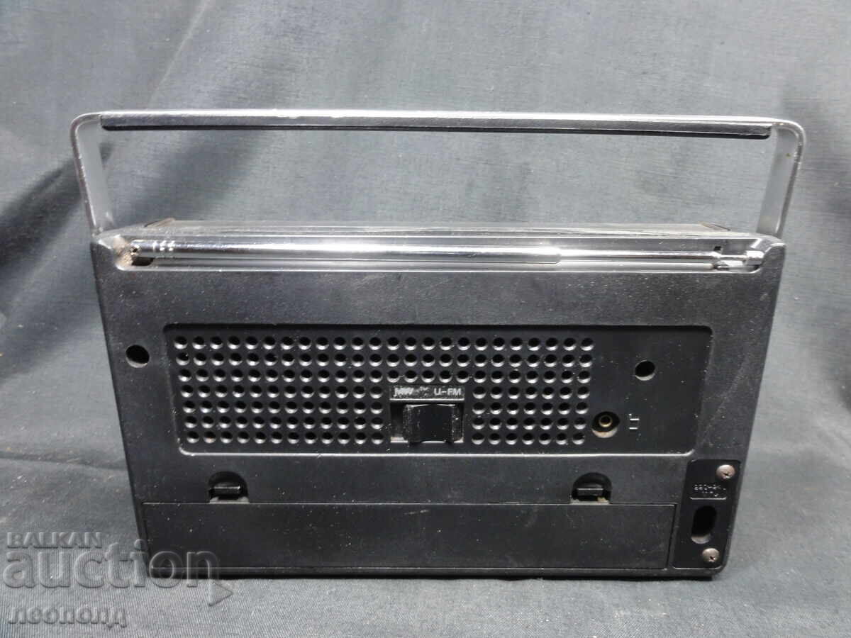 Delivery of BZC OLD RETRO TRANSISTOR PHILIPS RADIO Delivery of BZC OLD RETRO TRANSISTOR PHILIPS RADIO