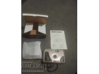 Παλιά φωτογραφική μηχανή σε κουτί