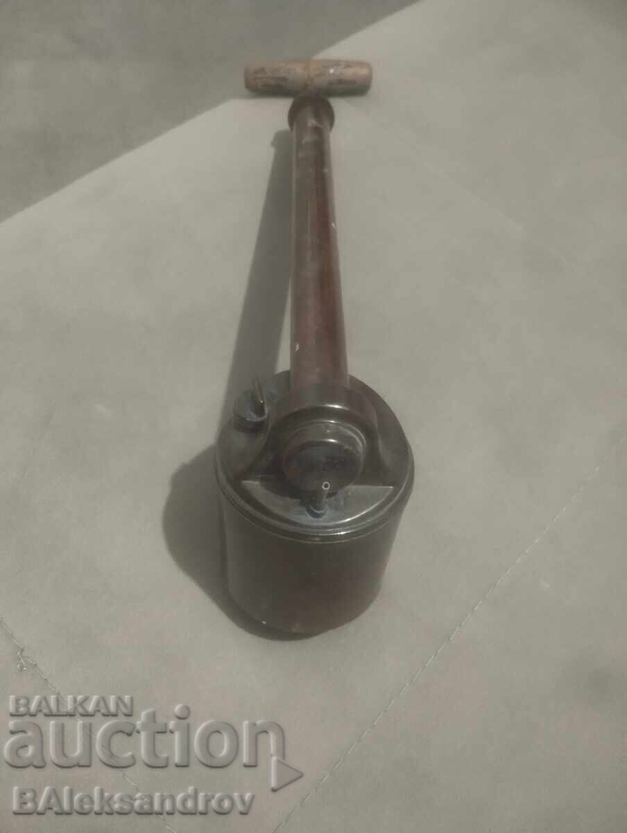 Стара бакелитова пръскачка за колекция с цена 20.00 лв. | € 10.23