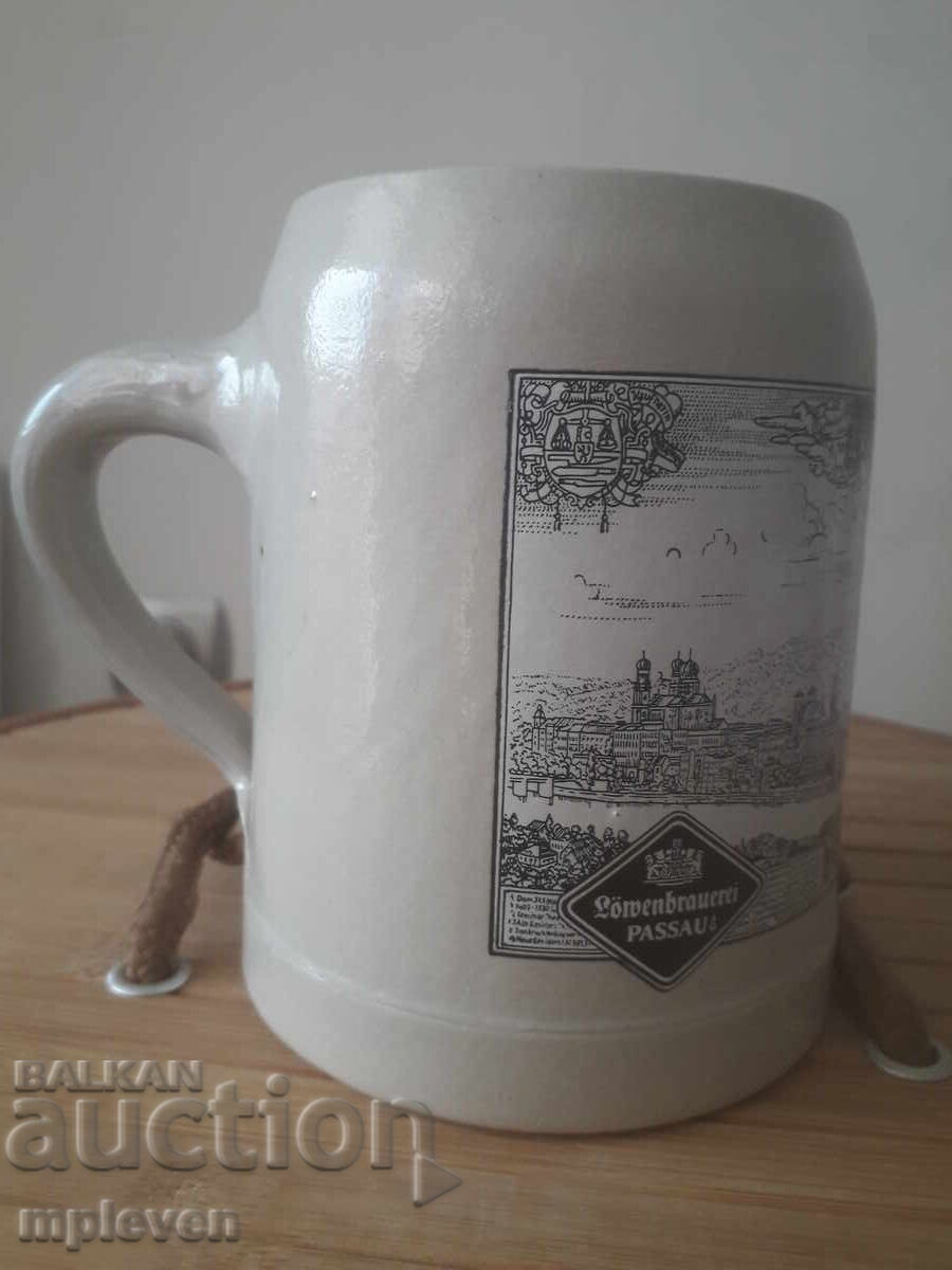 Халба за бира Lowenbrauerei Passau с цена 3.60 лв. | € 1.84