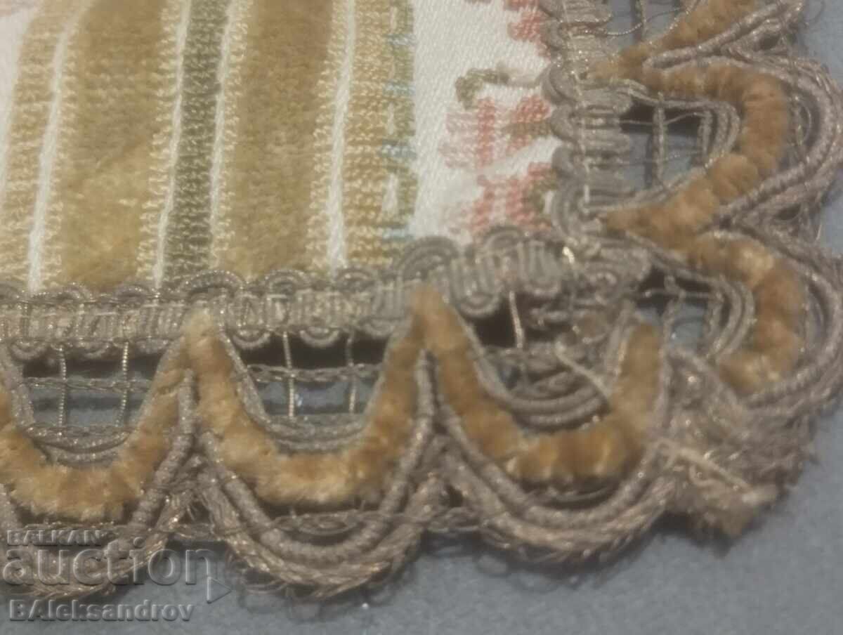 Възрожденско каре сърма позлата с цена 21.00 лв. | € 10.74