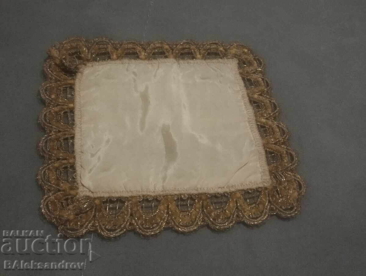 Доставка на Възрожденско каре сърма позлата