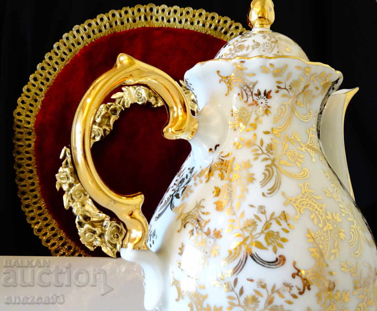 Auction  Bavarian porcelain can, gold, baroque
