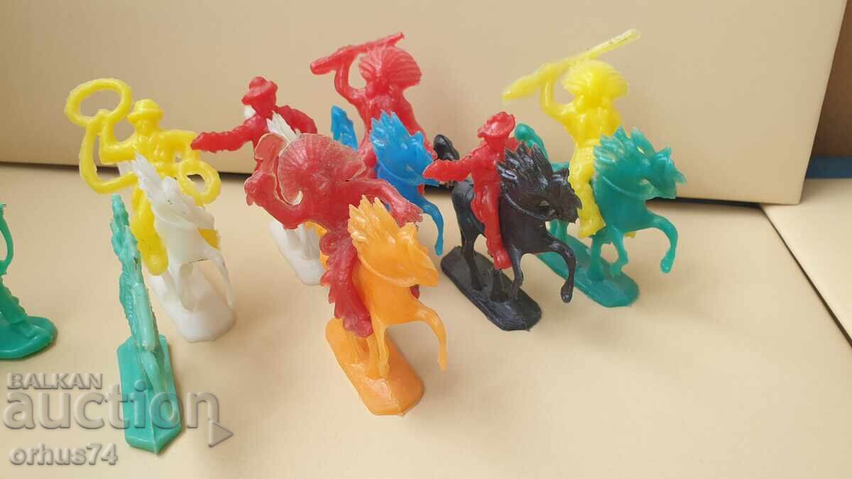 Figurine retro indieni cu preț 25.00 BGN | € 12.78