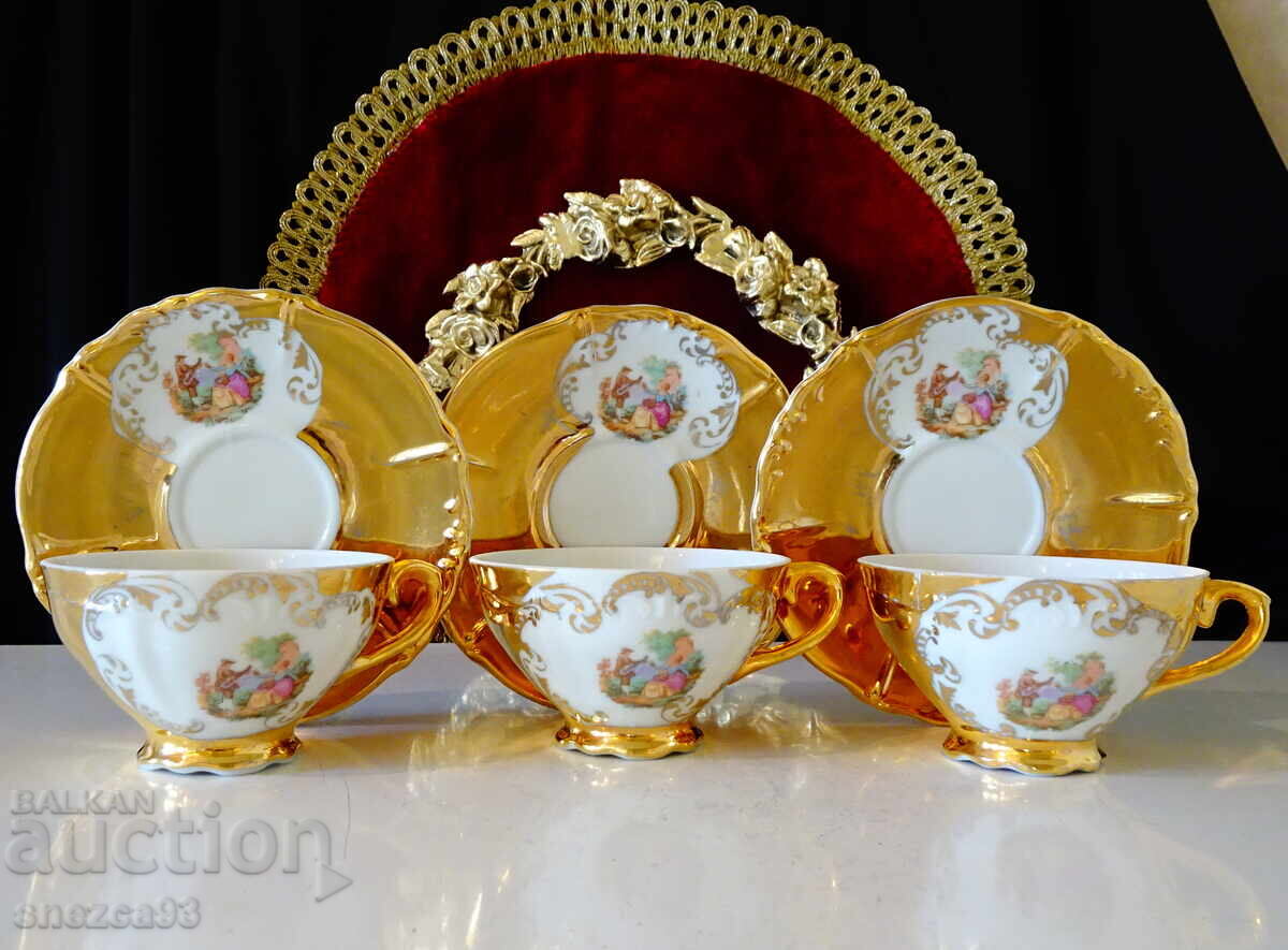 Ceașcă cu farfurie porțelan bavarez, aur, pictură de Fragonard Ceașcă cu farfurie porțelan bavarez, aur, pictură de Fragonard