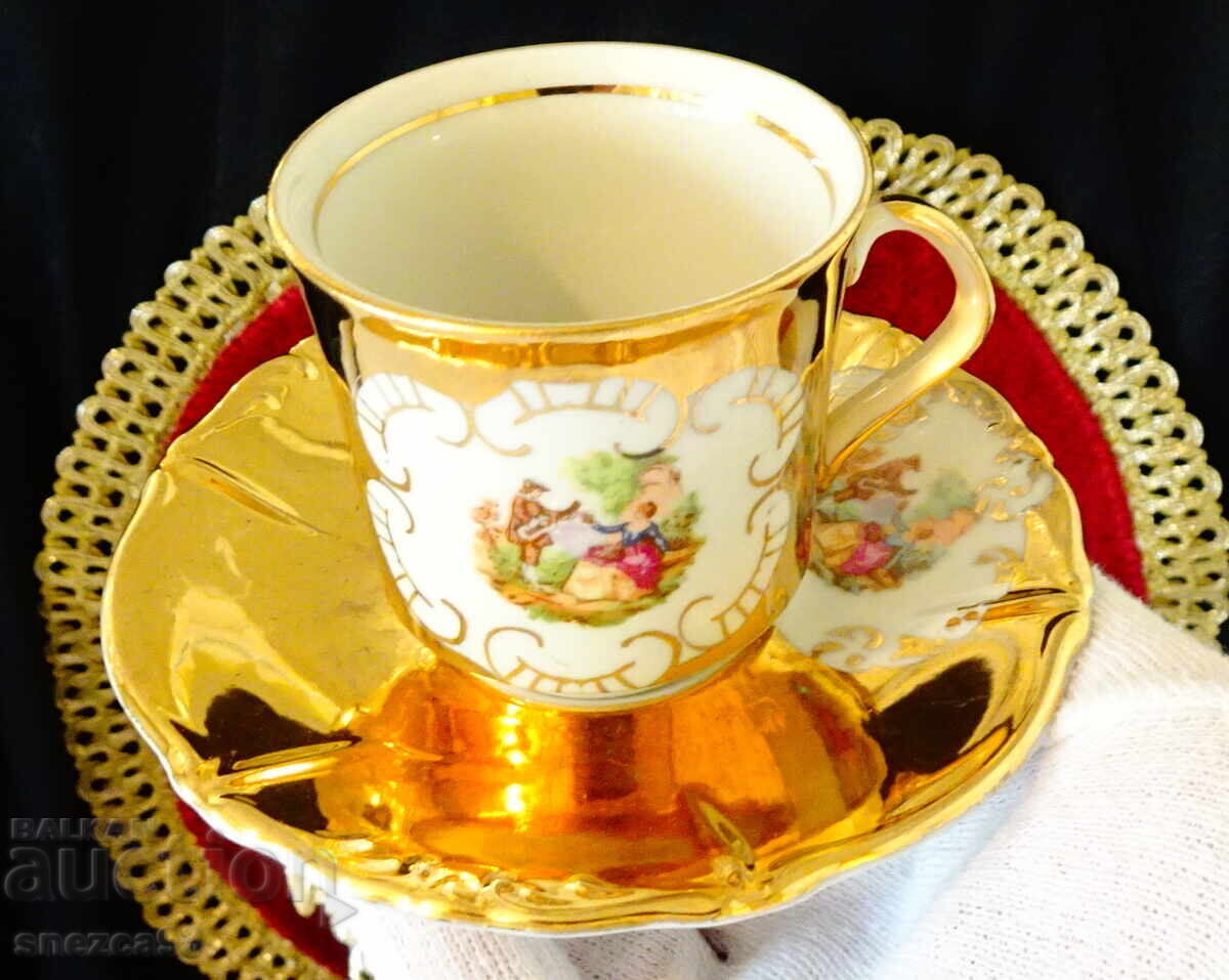 Auction Italian porcelain cup with saucer, gold, Fragonard Auction Italian porcelain cup with saucer, gold, Fragonard