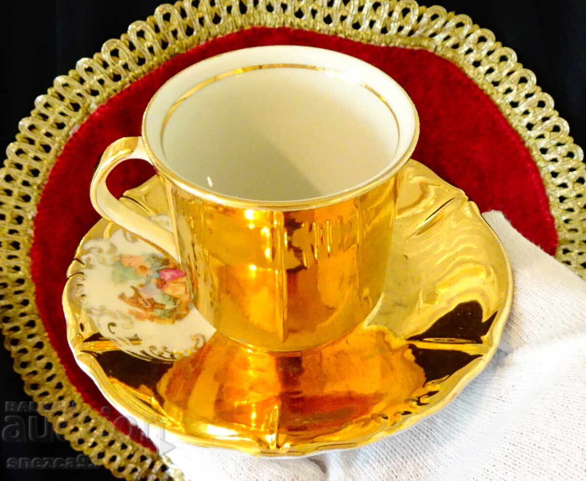 Delivery of Italian porcelain cup with saucer, gold, Fragonard Delivery of Italian porcelain cup with saucer, gold, Fragonard