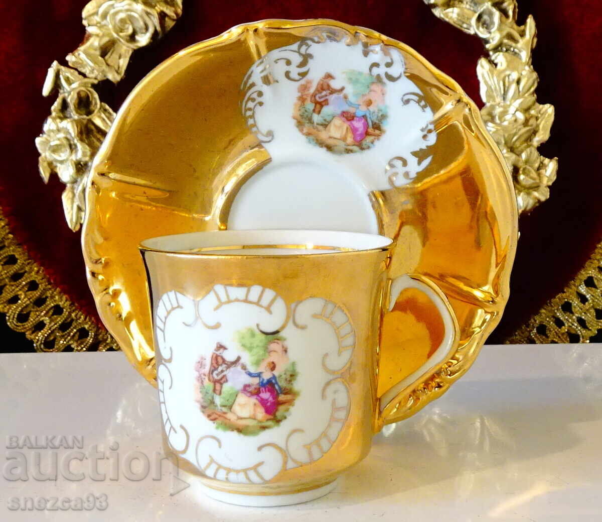 Italian porcelain cup with saucer, gold, Fragonard Italian porcelain cup with saucer, gold, Fragonard