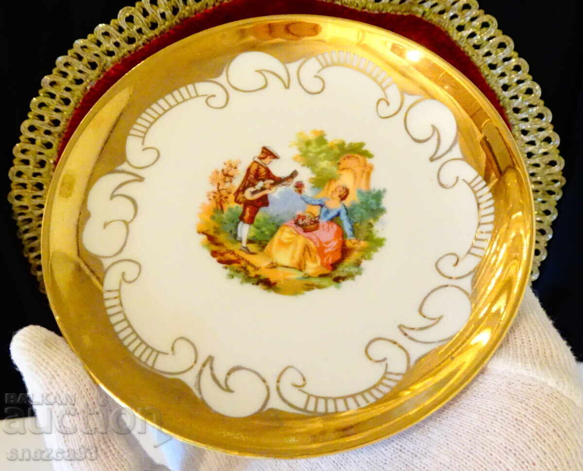 Bowl with a plate, Italian porcelain, gold, painting with price 12.00 BGN | € 6.14 Bowl with a plate, Italian porcelain, gold, painting with price 12.00 BGN | € 6.14