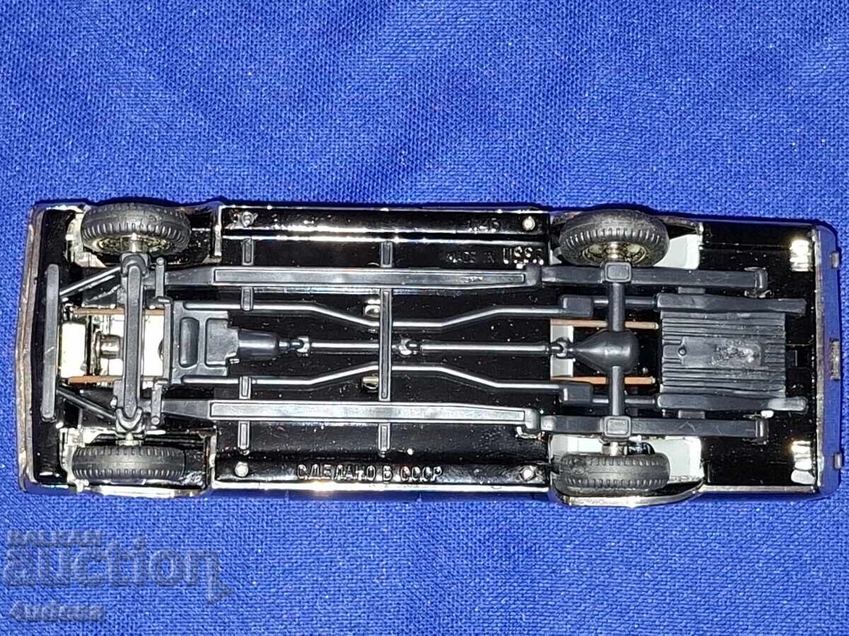 Soviet Russian ZIL 117 model in 1:43 scale Made in USSR - 5 Soviet Russian ZIL 117 model in 1:43 scale Made in USSR - 5