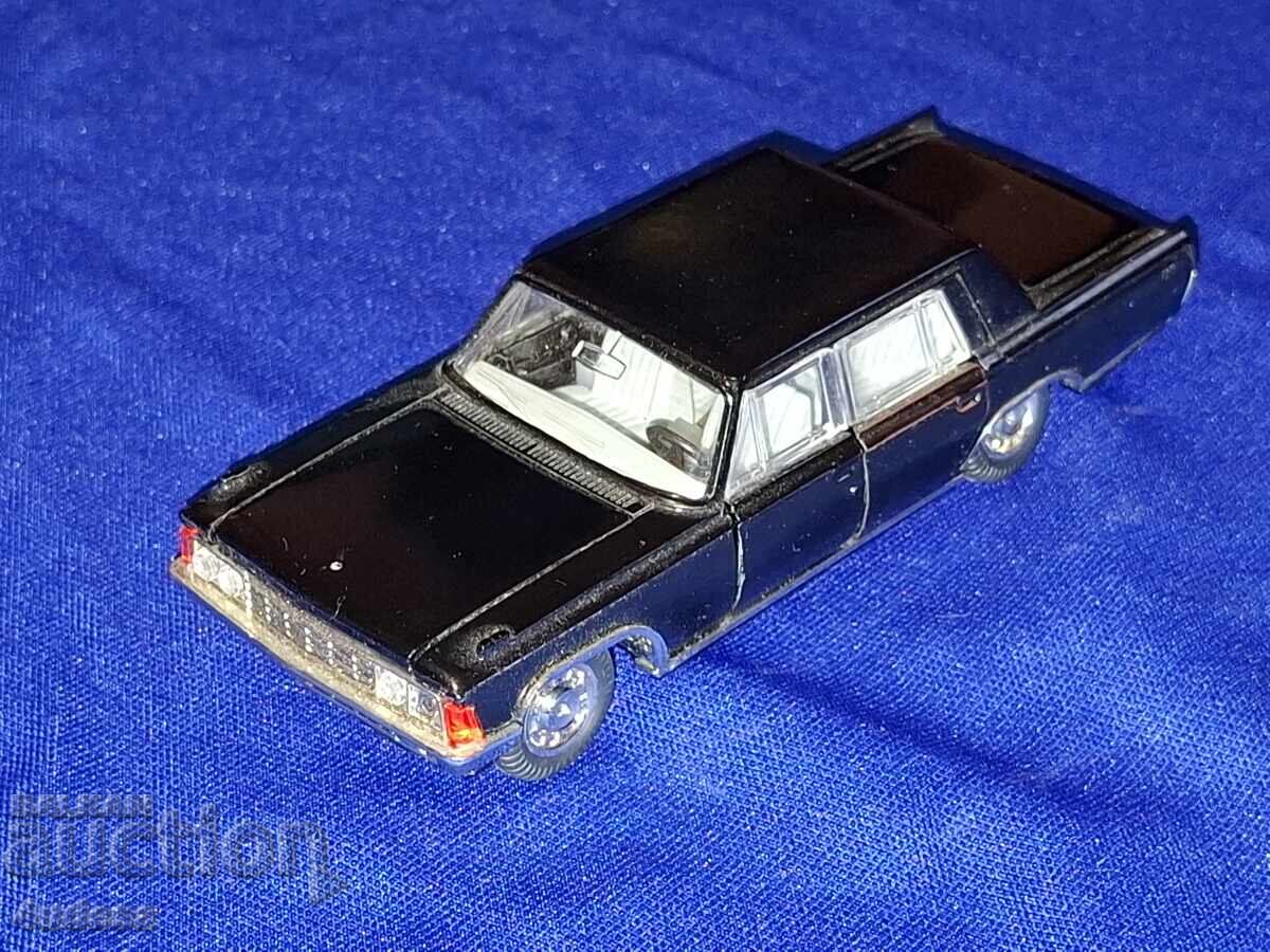 Soviet Russian ZIL 117 model in 1:43 scale Made in USSR Soviet Russian ZIL 117 model in 1:43 scale Made in USSR