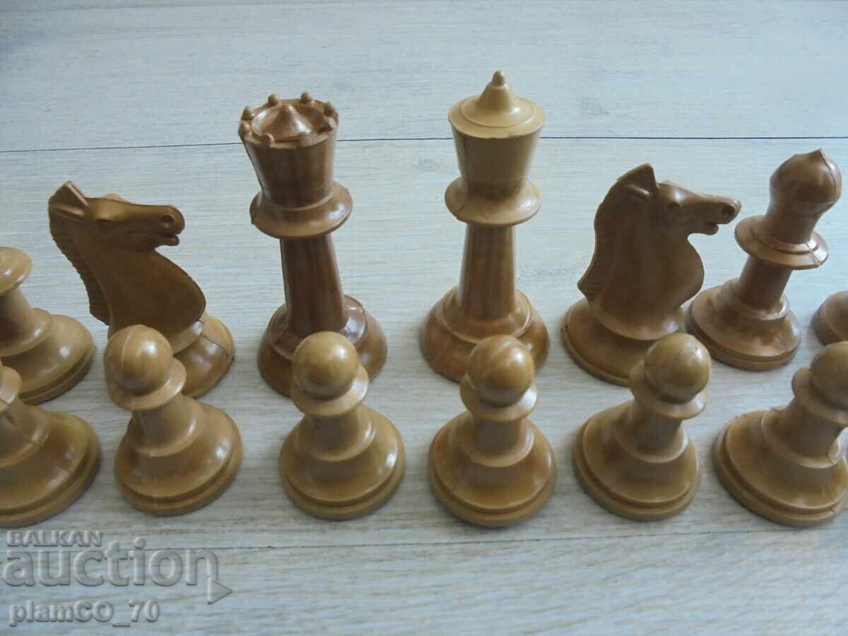 Set of old chess figures with price 25.00 BGN | € 12.78 Set of old chess figures with price 25.00 BGN | € 12.78