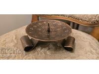 Vechi suport de lumânare forjat