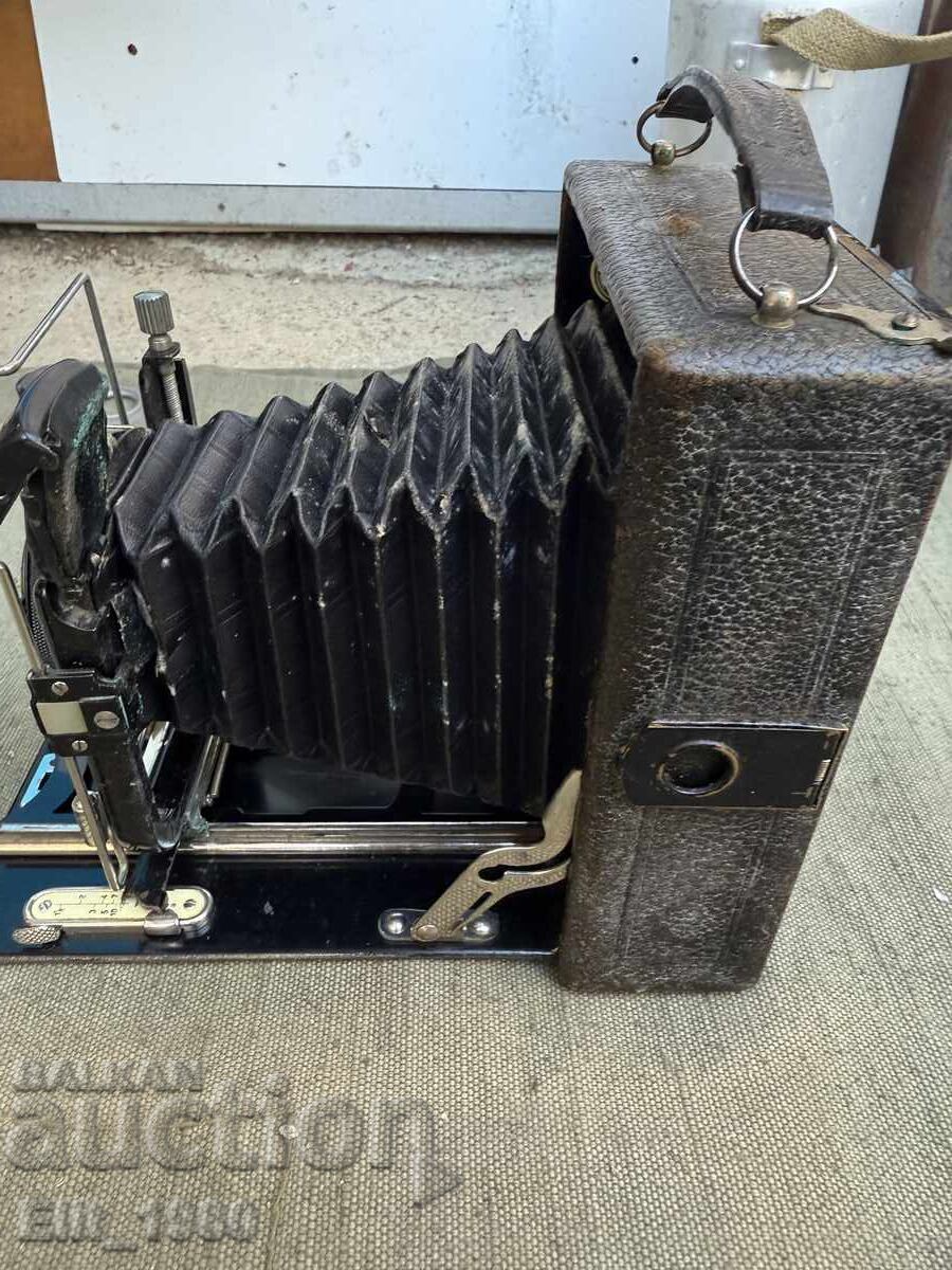 Auction  German Meachow camera