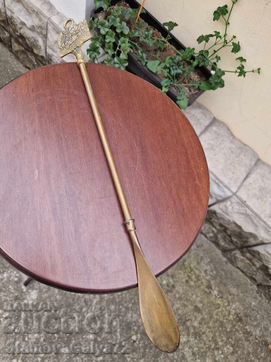 Αντίκα αγγλικός μπρούτζινος παπουτσής με τιμή € 50.62 | 99.00 BGN Αντίκα αγγλικός μπρούτζινος παπουτσής με τιμή € 50.62 | 99.00 BGN