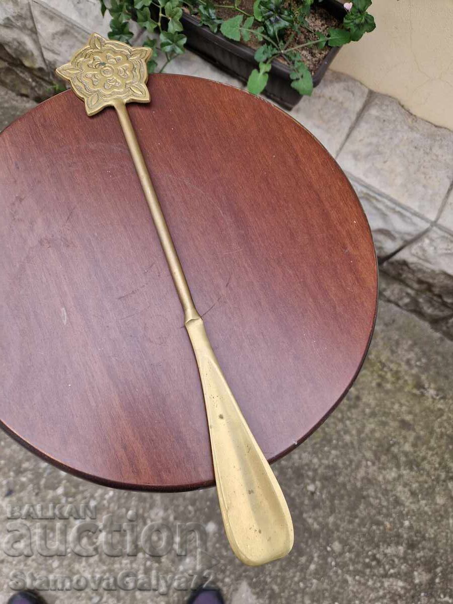 Английска антикварна бронзова обувалка с цена € 49.60 | 97.01 лв.