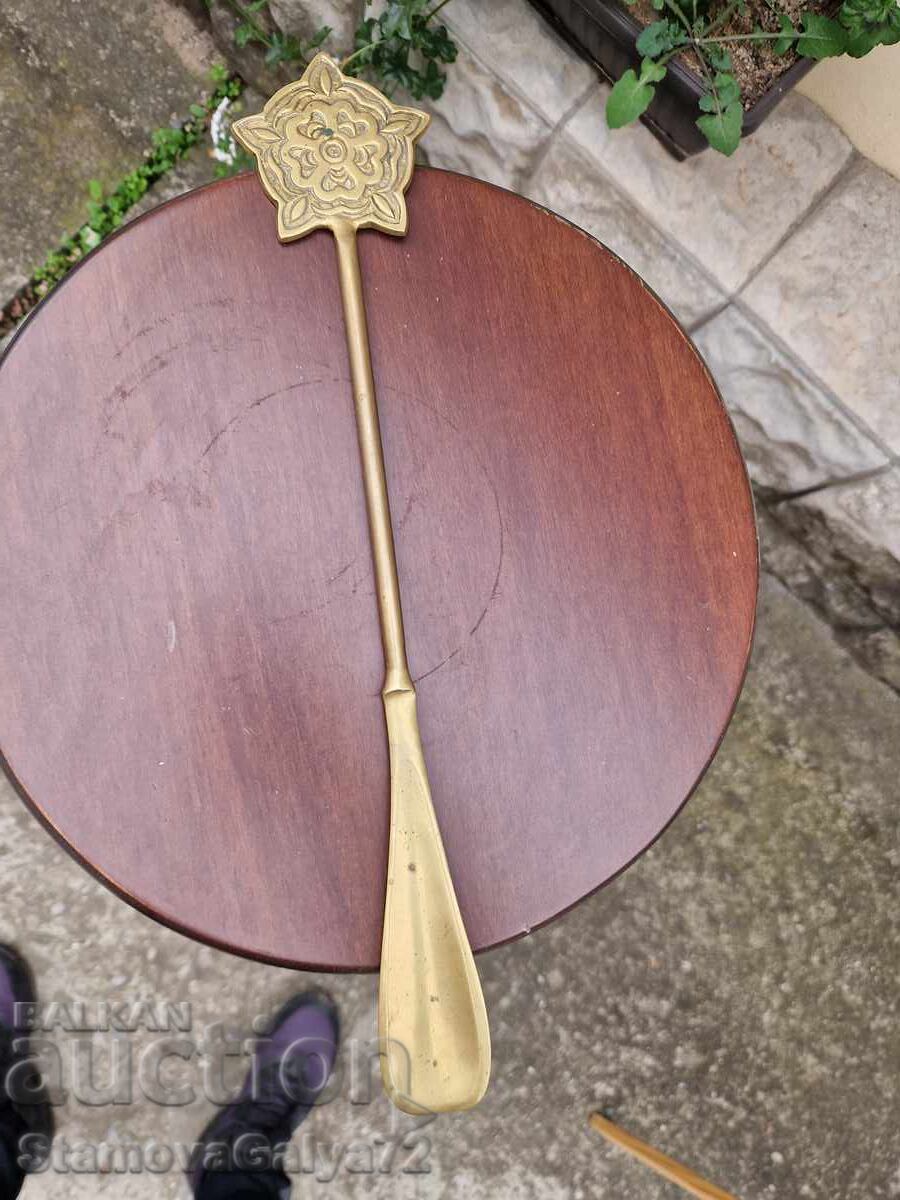 Δημοπρασία Αγγλική αντικέ μπρούτζινη παπουτσοθήκη Δημοπρασία Αγγλική αντικέ μπρούτζινη παπουτσοθήκη