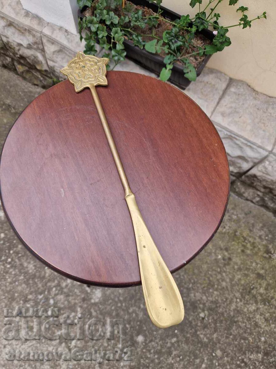 Αγγλική αντικέ μπρούτζινη παπουτσοθήκη Αγγλική αντικέ μπρούτζινη παπουτσοθήκη