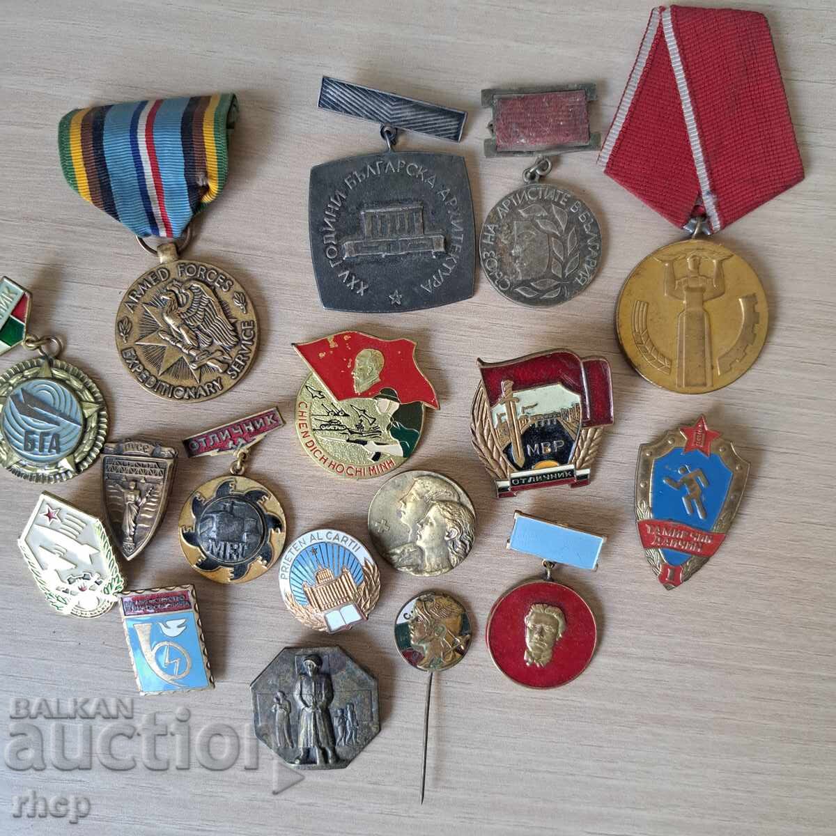 Лот стари значки и медали Лот стари значки и медали