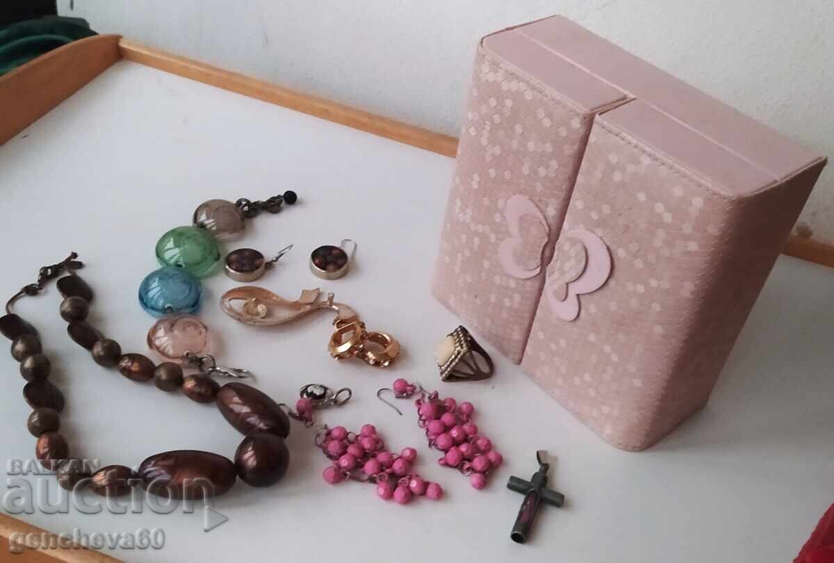 Кожена кутия бижутерка,гардероб с разни дрънкулки - 5 Кожена кутия бижутерка,гардероб с разни дрънкулки - 5