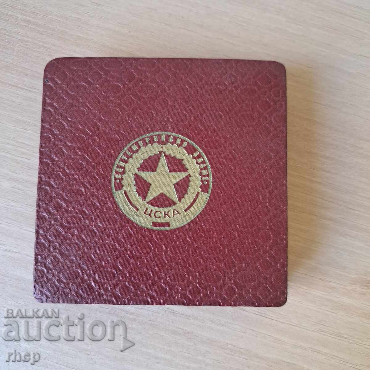 ЦСКА Септемврийско знаме кутия от златно отличие ЦСКА Септемврийско знаме кутия от златно отличие