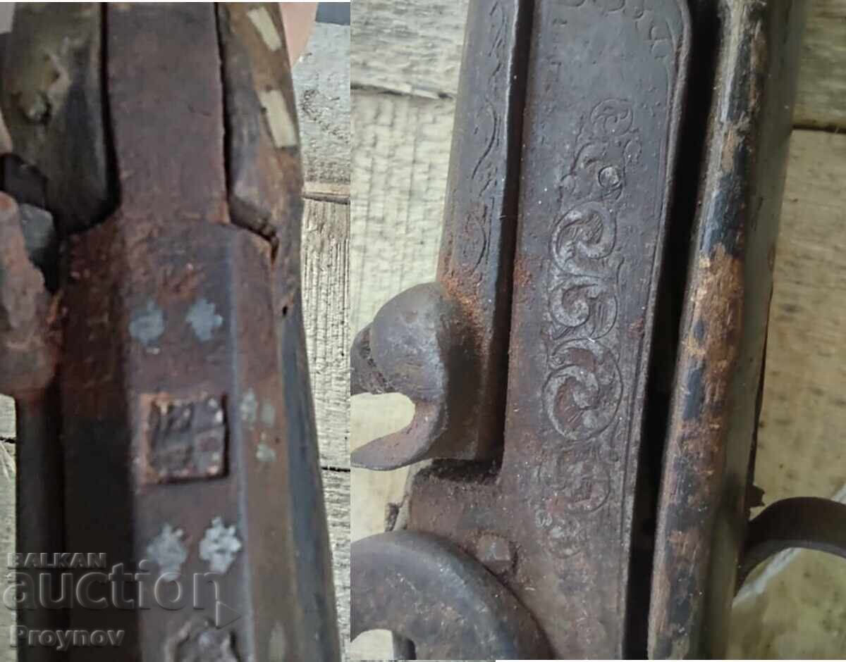 Two large pistols from the period 1850-1854 with price 1000.00 BGN | € 511.29