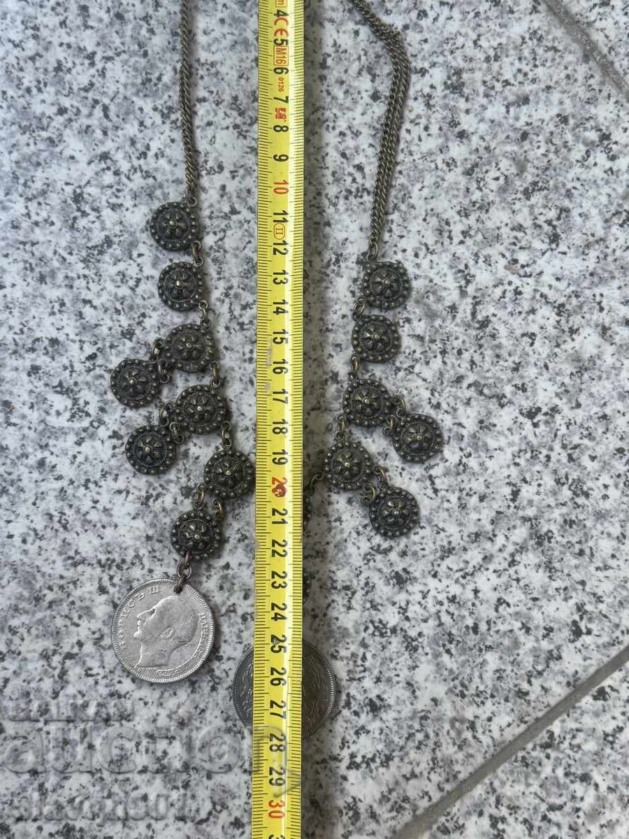 Δημοπρασία Αναγεννησιακός σκύλος με ασημένια νομίσματα Δημοπρασία Αναγεννησιακός σκύλος με ασημένια νομίσματα