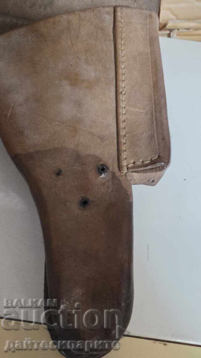 Кобур кожен,цял с цена 65.00 лв. | € 33.23