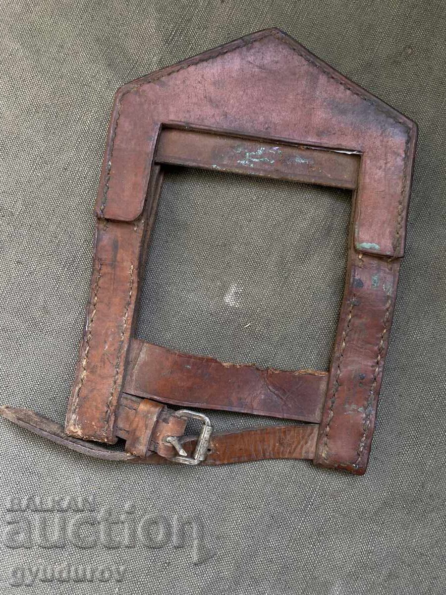 Shoulder blade carrier Shoulder blade carrier