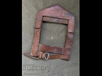 Shoulder blade carrier