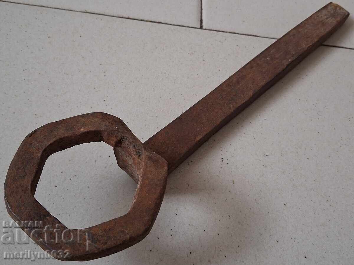 Auction Old forged key from a blacksmith's workshop for a cart Auction Old forged key from a blacksmith's workshop for a cart