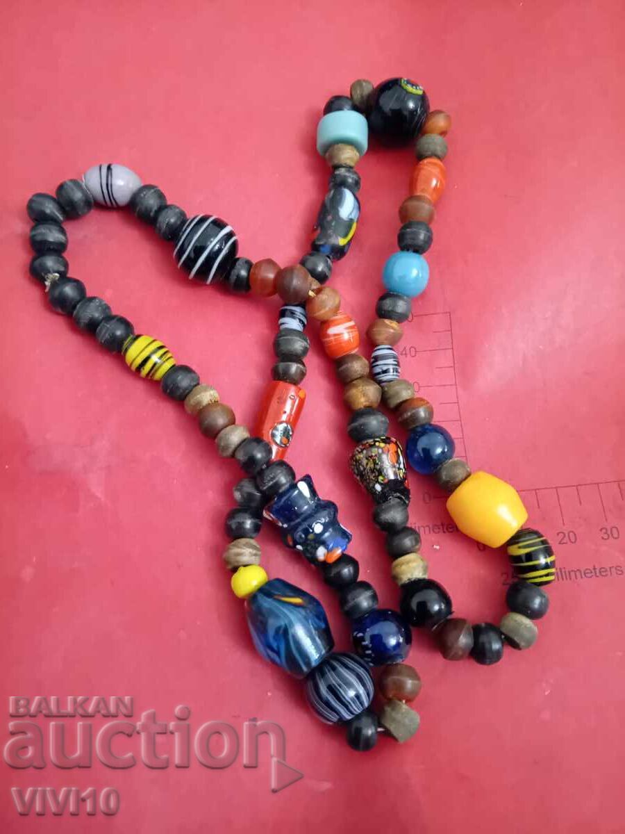 Старинно колие, различни мъниста с цена € 20.00 | 39.12 лв.