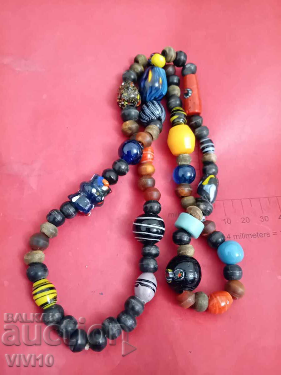 Αρχαίο κολιέ, διάφορες χάντρες