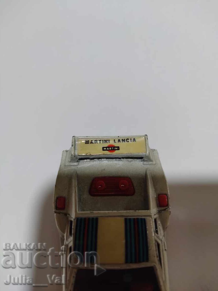 Licitație Cărucior Polistil Lancia Beta Martini Licitație Cărucior Polistil Lancia Beta Martini