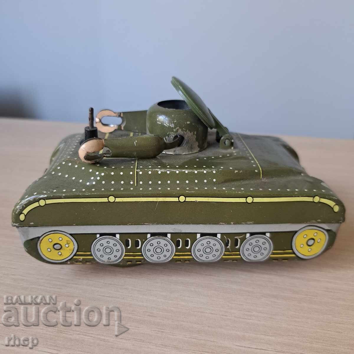 Auction Tank old tin toy Auction Tank old tin toy