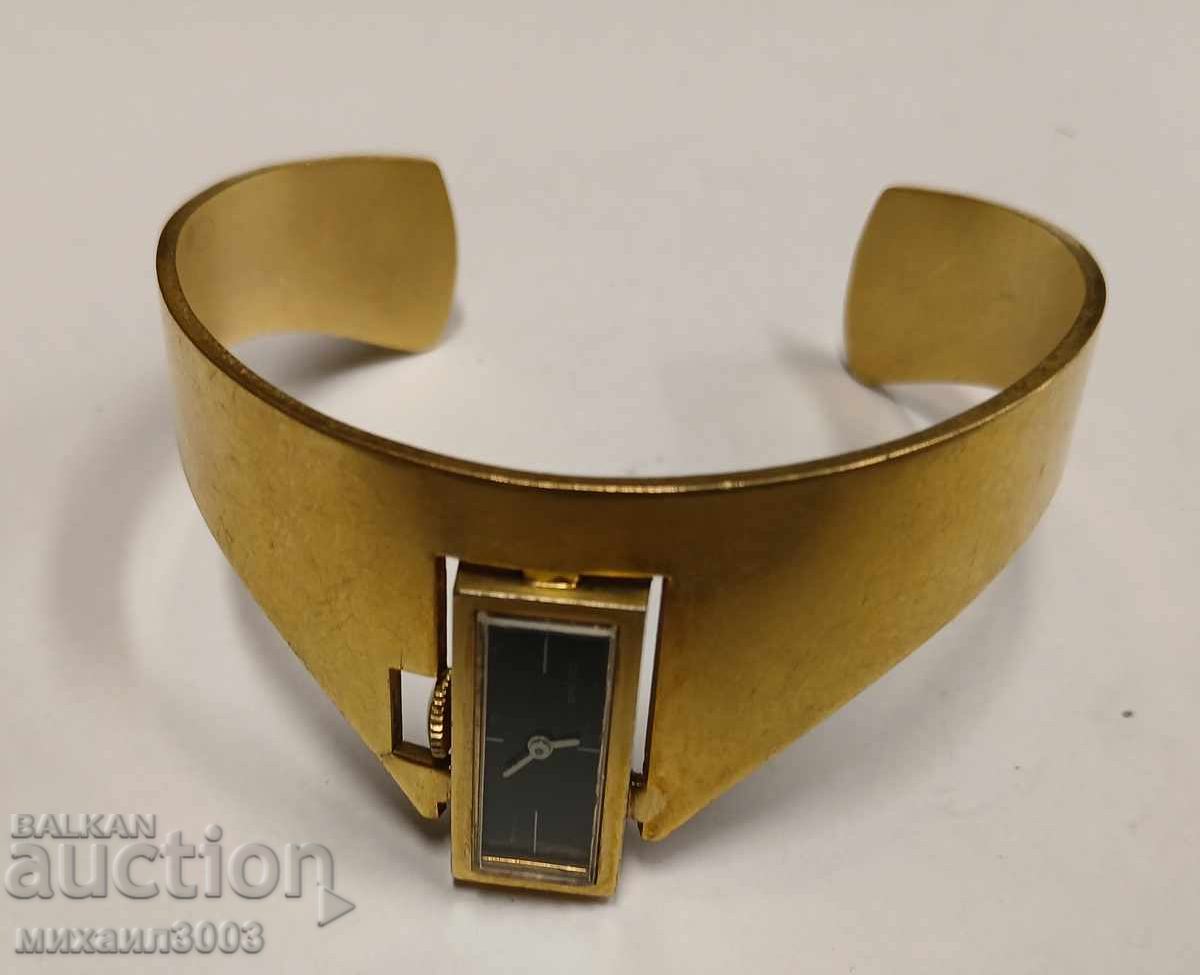 CEAS DE DAMĂ MECANIC ELVEȚIAN AURIT BRĂȚARĂ cu preț 150.00 BGN | € 76.69 CEAS DE DAMĂ MECANIC ELVEȚIAN AURIT BRĂȚARĂ cu preț 150.00 BGN | € 76.69