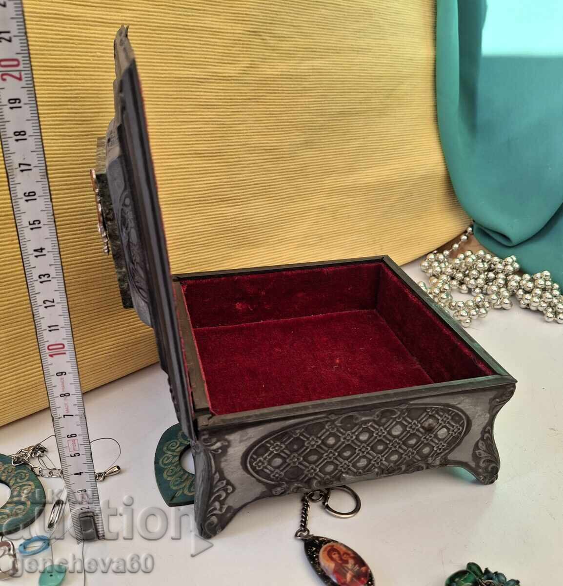 Доставка на Винтидж метална кутия за бижута СССР/накити Доставка на Винтидж метална кутия за бижута СССР/накити