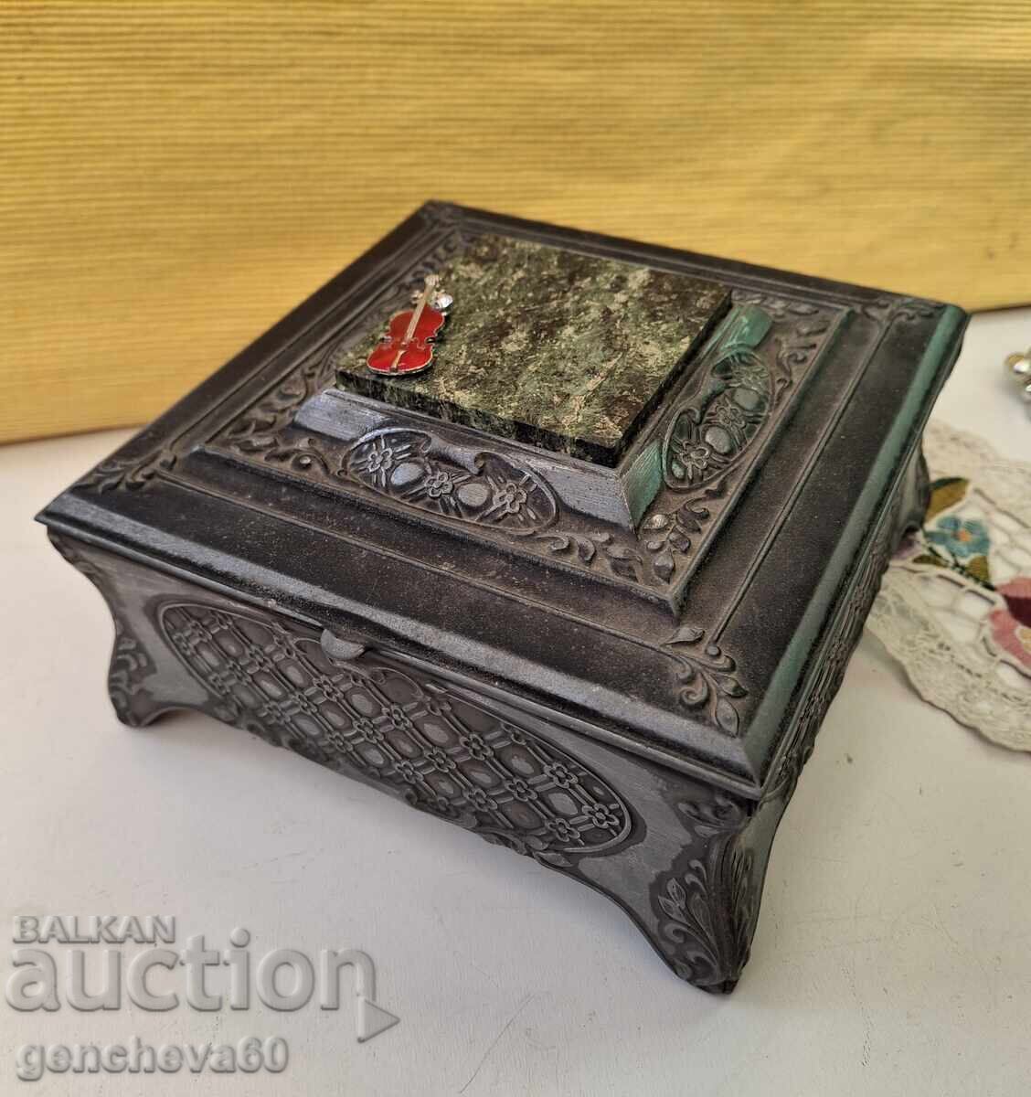 Винтидж метална кутия за бижута СССР/накити - 6 Винтидж метална кутия за бижута СССР/накити - 6