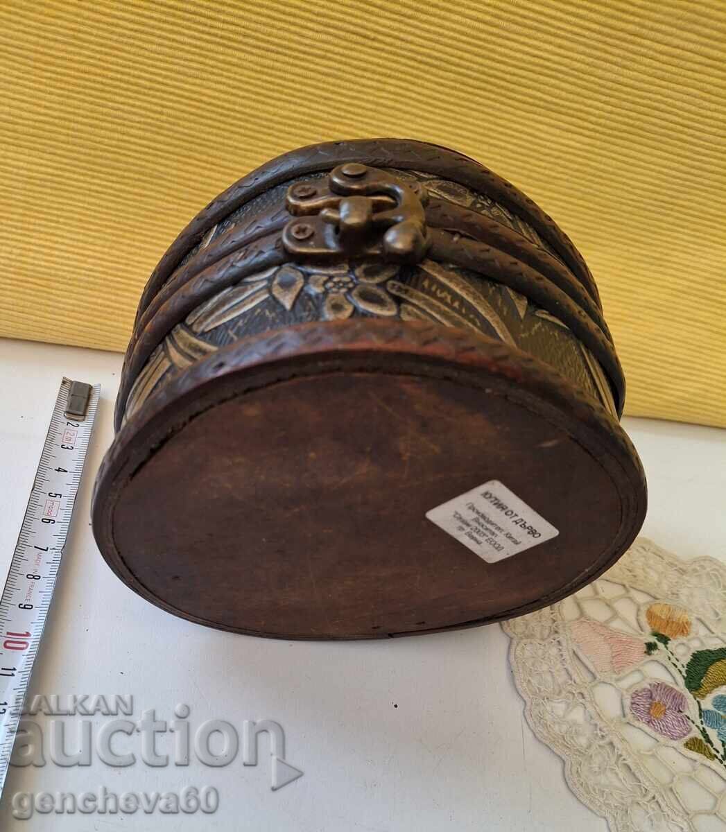 Livrarea Cutie retro din lemn pentru bijuterii/diverse mărunțișuri