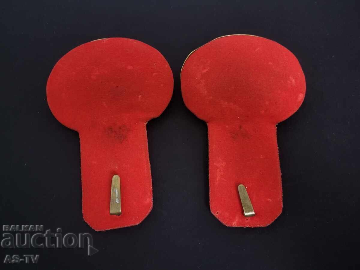 Παλιά στρατιωτικά επιθέματα ώμου με τιμή € 148.27 | 289.99 BGN