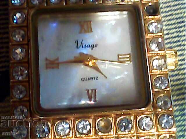 Frumos ceas de damă, cadou, funcționează perfect cu preț 20.00 BGN | € 10.23