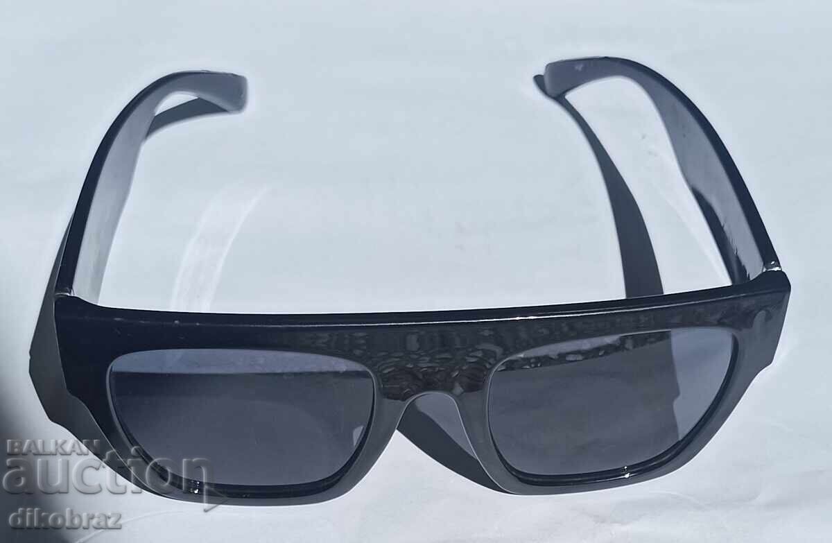 Γυαλιά ηλίου - για 4 €υρώ με τιμή 7.80 BGN | € 3.99