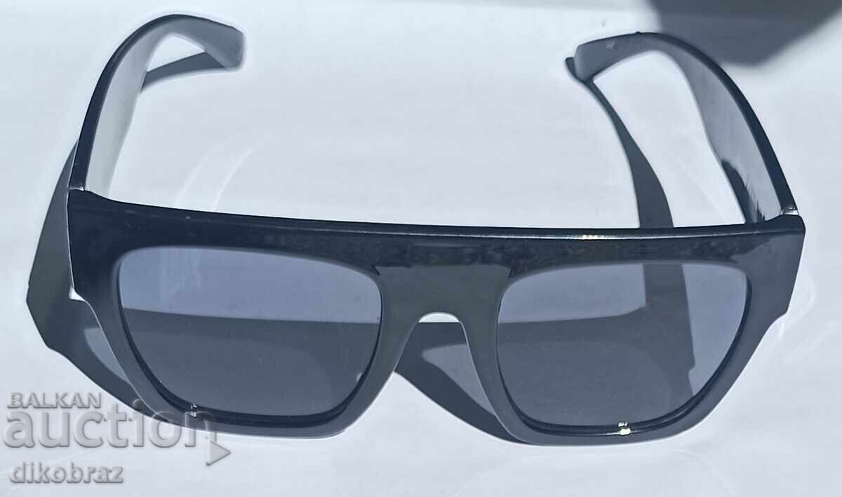 Γυαλιά ηλίου - για 4 €υρώ