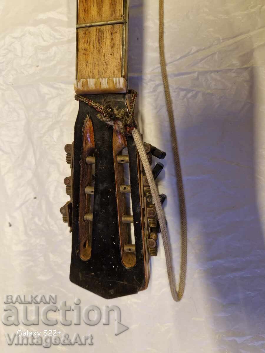 Доставка на Старо Бузуки за Реставрация