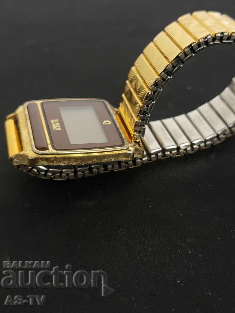 Часовник Timex quartz с цена € 43.46 | 85.00 лв.