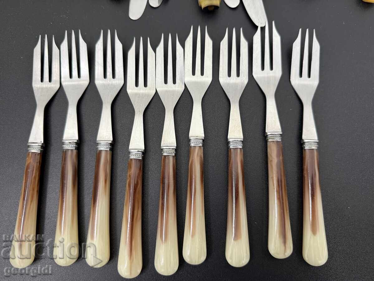 Large lot of 0.01lv. KNIVES and dessert utensils with price 11.00 BGN | € 5.62 Large lot of 0.01lv. KNIVES and dessert utensils with price 11.00 BGN | € 5.62