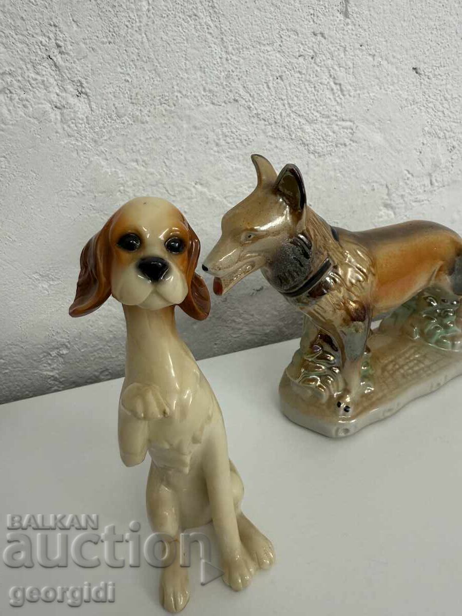 Delivery of LOT of two dog figures / porcelain Delivery of LOT of two dog figures / porcelain