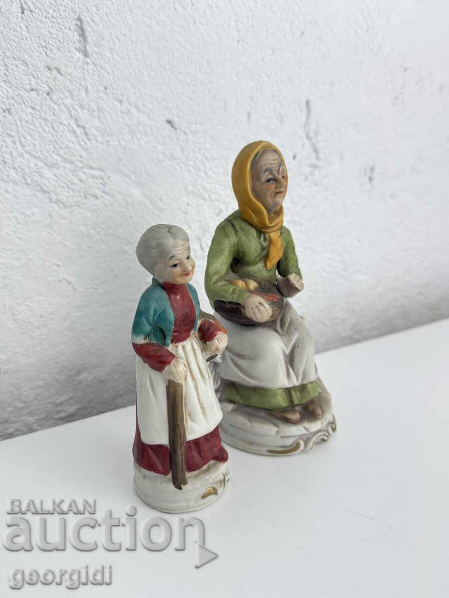 Delivery of LOT of porcelain figures of grandmothers Delivery of LOT of porcelain figures of grandmothers